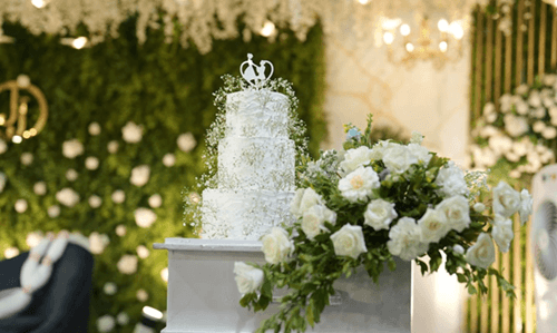 Cake & stage properties